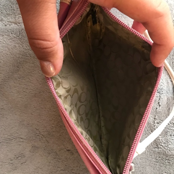 AUTHENTIC coach wristlet - Picture 3 of 4